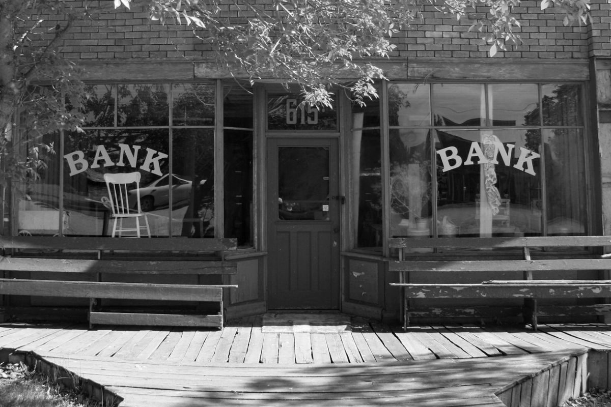 Photo of a grayscale bank