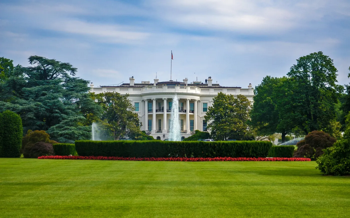 White House, Washington DC by David Everett Strickler courtesy of Unsplash.