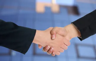 handshake-3298455_1920_0